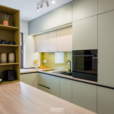 bucătărie modernă cu electrocasnice încorporate și iluminare LED design interior contemporan