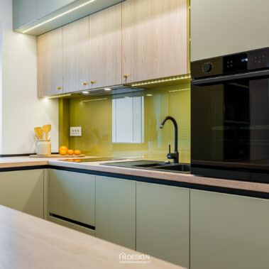 detaliu mobilier bucătărie custom și blat lemn design interior apartament modern