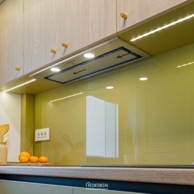 detaliu mobilier bucătărie custom și blat lemn design interior apartament modern