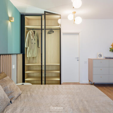dressing modern cu vitrină iluminată design interior apartament Embassy Residence