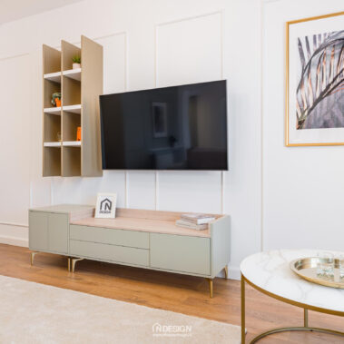 mobilier living custom verde olive cu accente aurii design interior apartament modern București