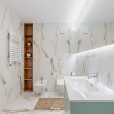amenajare baie apartament modern Embassy Residence mobilier custom și oglindă iluminată